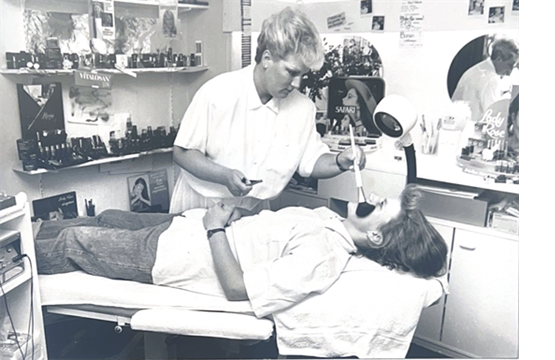 Van oude stoel tot begrip in Heerenveen: 46 jaar passie voor het schoonheidsvak